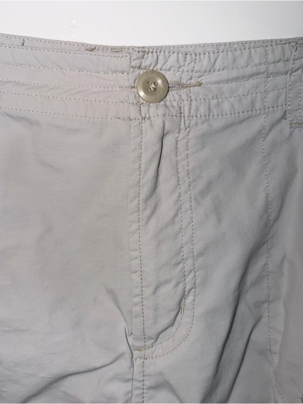 Columbia Titanium Women’s 10 Shorts Khaki Nylon 8.5" Hiking Gorpcore Packable - Picture 3 of 10